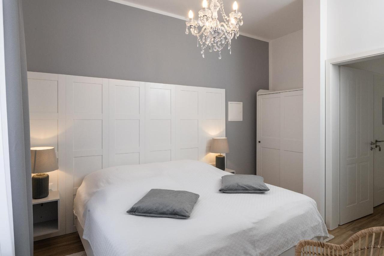 Hotel Markt 5 - Inmitten Der Luebbecker Altstadt, Kostenloser Parkplatz Direkt Am Hotel ลุบเบคเคอ ภายนอก รูปภาพ